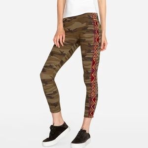 ✨Johnny Was Marjan Camo Embroidered Leggings✨